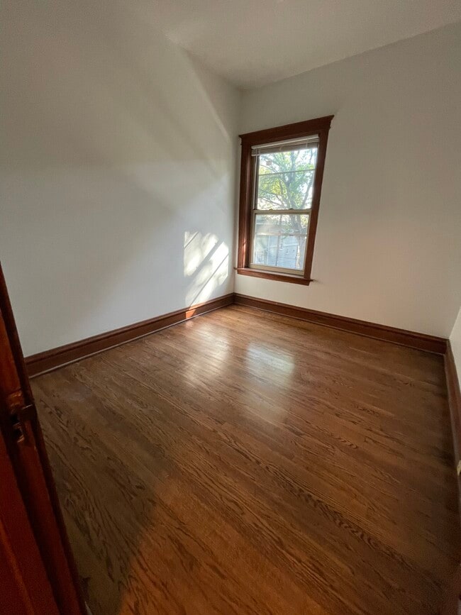 Building Photo - 5644 N Glenwood Ave