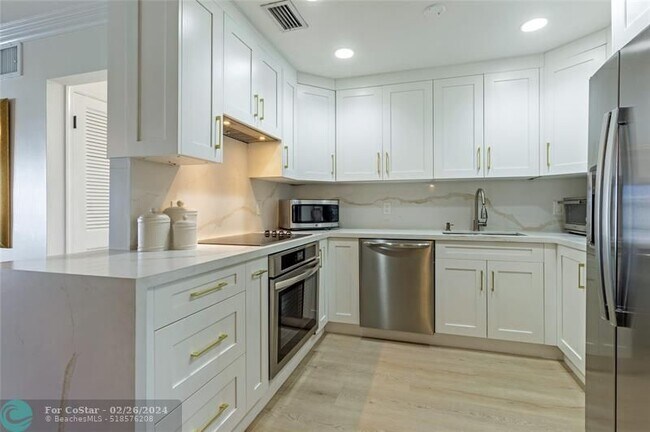 Building Photo - 6367 Bay Club Dr