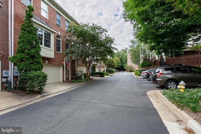 Building Photo - 2519 Gadsby Pl
