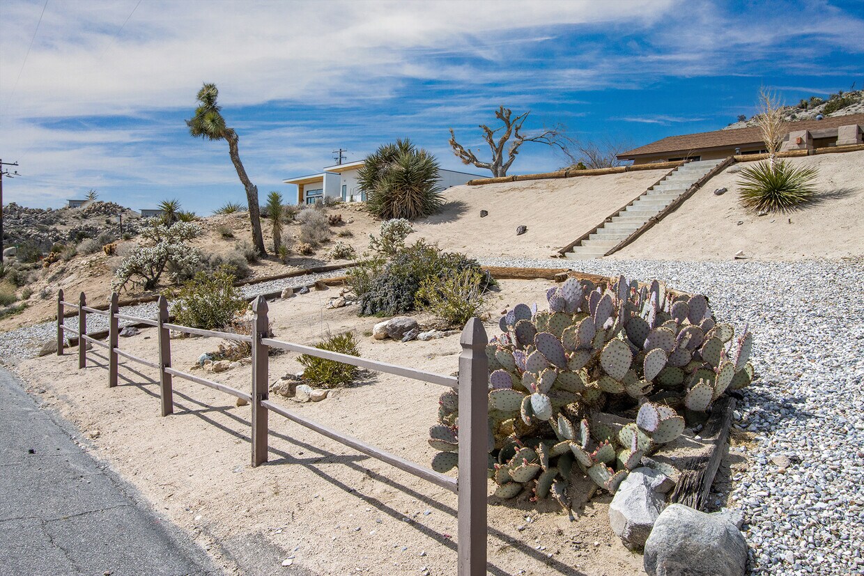 6184 Mirlo Rd, Yucca Valley, CA 92284 House Rental in Yucca Valley