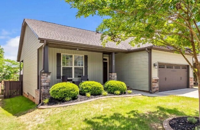 Foto del edificio - 319 Hampton Farms Trail