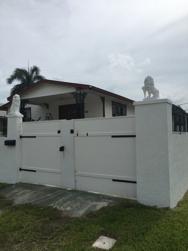 Street gate - 6400 2nd St
