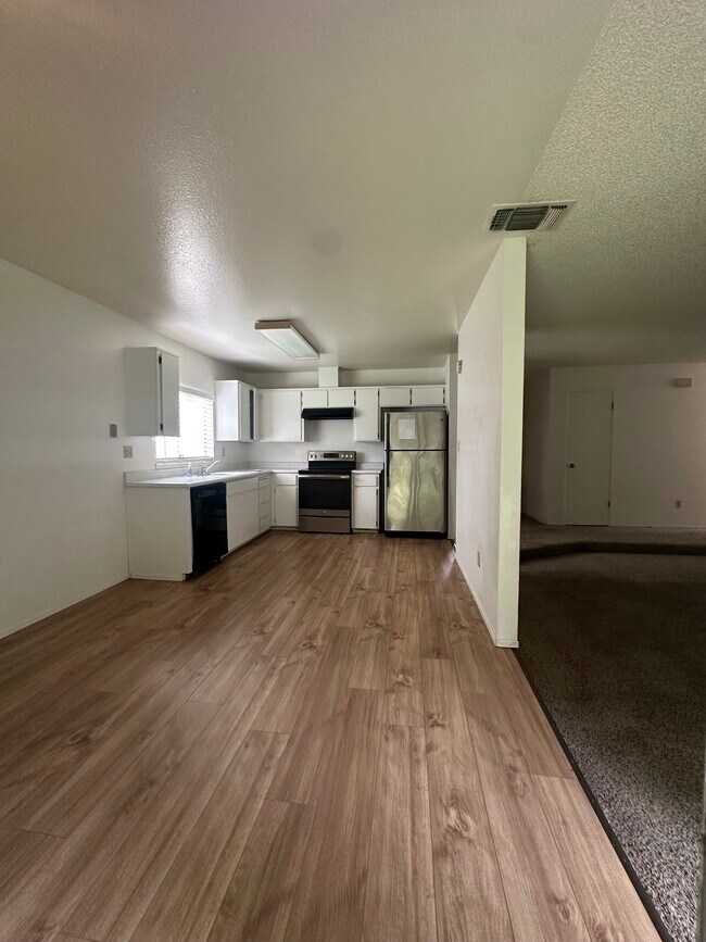 Building Photo - 2521 Casita Dr