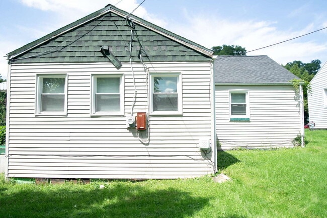 Building Photo - Affordable 2-Bedroom Home Near Downtown Xenia