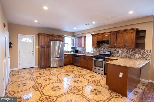 Building Photo - 3350 Conrad St