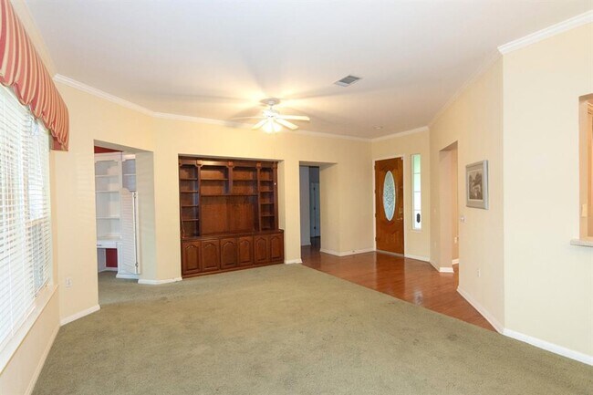 Foto del edificio - 102 Harness Ln