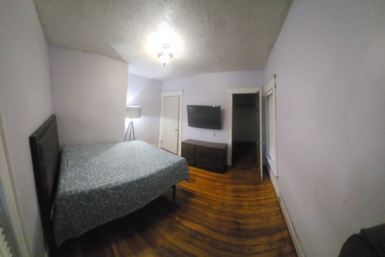 Primary Photo - 33 Speedwell St