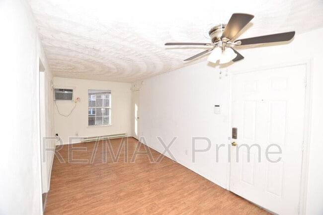 Building Photo - 2810 Colonial Ave