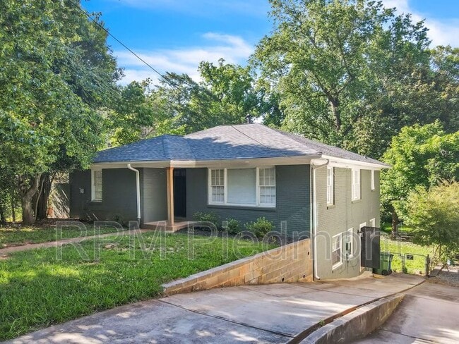 Photo - 1215 Hosea L Williams Dr SE House