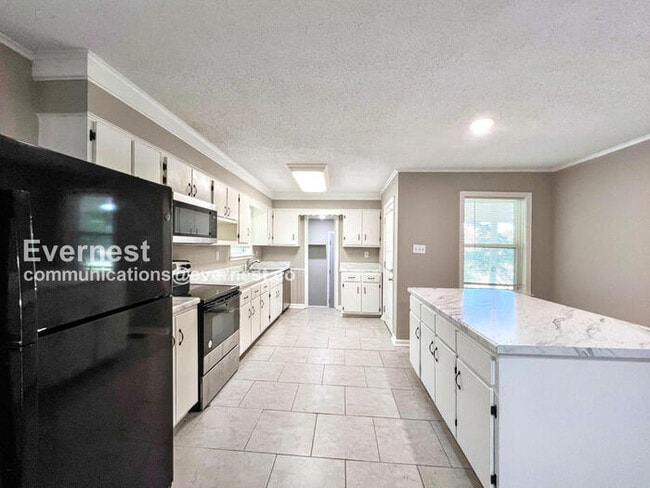 Building Photo - 825 W South St