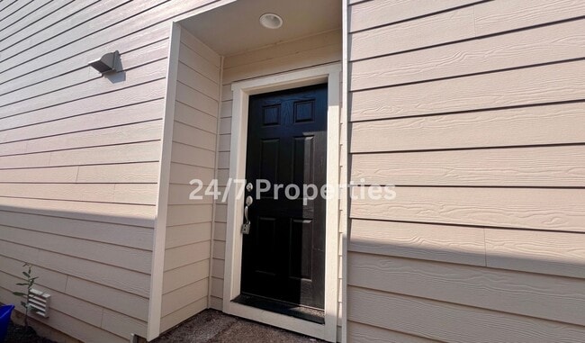 Building Photo - *1/2 OFF FIRST MONTH'S RENT* Magnificent 4BD I 2.5BA Molalla Home