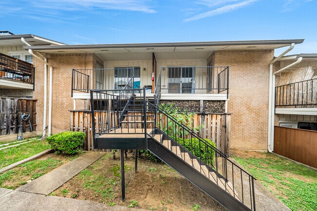 Building Photo - 15931 Stillwood St