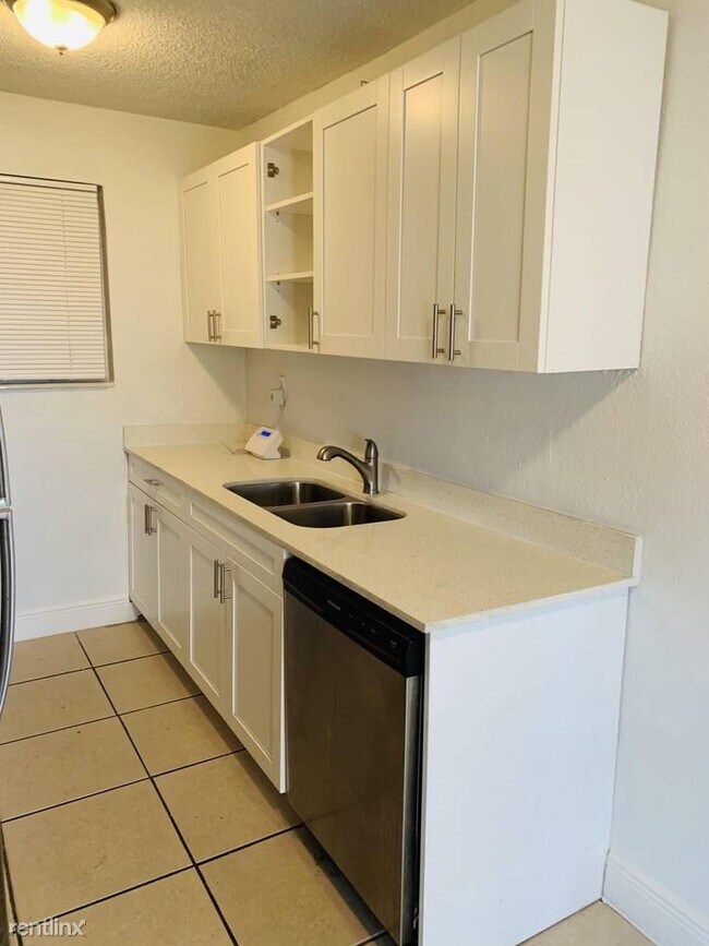Foto del edificio - 1 br, 1 bath  - 580 NE 127th St 31