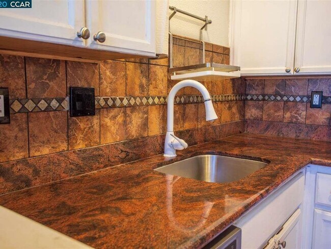 Building Photo - 1 Bedroom Townhome/condo in Hercules