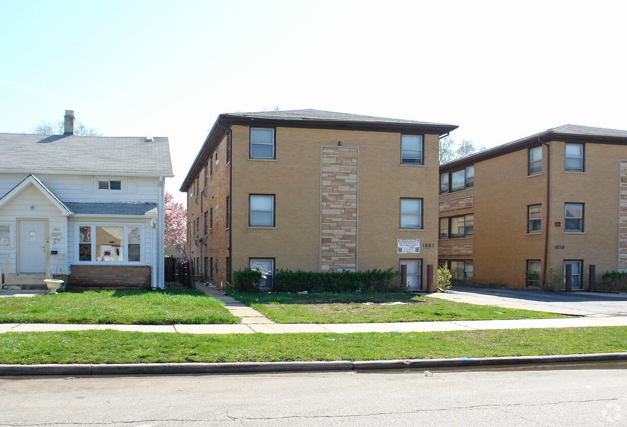 Primary Photo - 1961 N 19th Ave