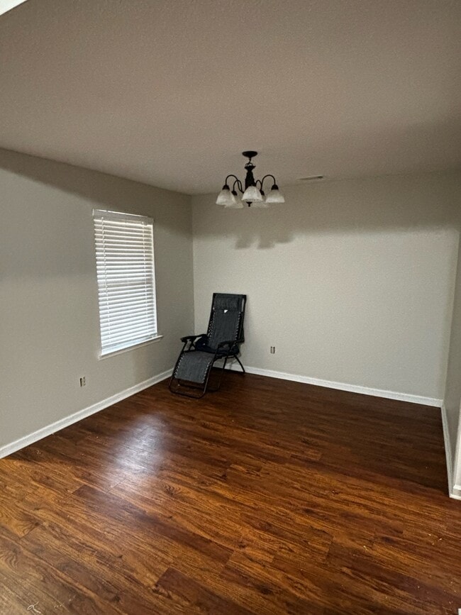 Building Photo - 867 Birchwood Ln