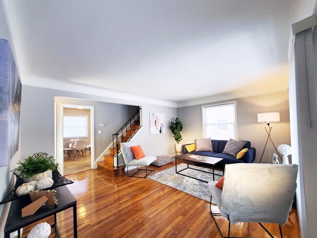 Building Photo - Completely Renovated 3 Bed - 2 Full Bath C...