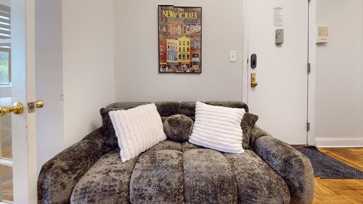 Photo - 715 E 5th St Apartment