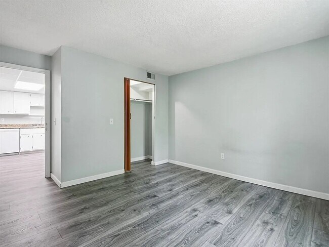 Foto del edificio - 15 Shadowbrook Ln