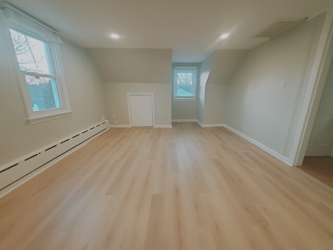 Building Photo - 21 Lyon Ave