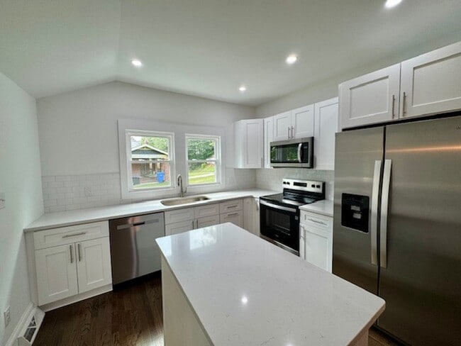 Foto del edificio - Renovated 3 Bedroom/2 Bath Home