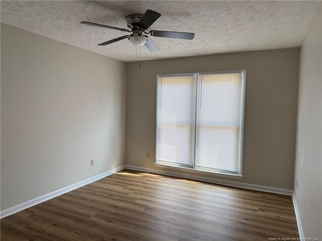 Foto del edificio - 7069 Candlewood Dr