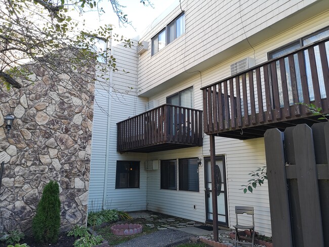 Building Photo - 7124 72nd Ln N
