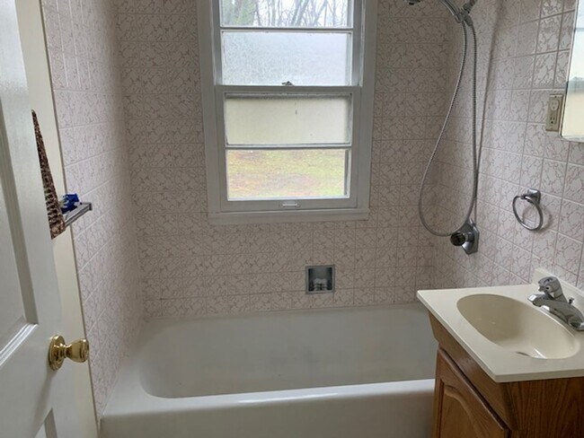 Foto del edificio - Neat, well maintained 2 BR house in Bloomington