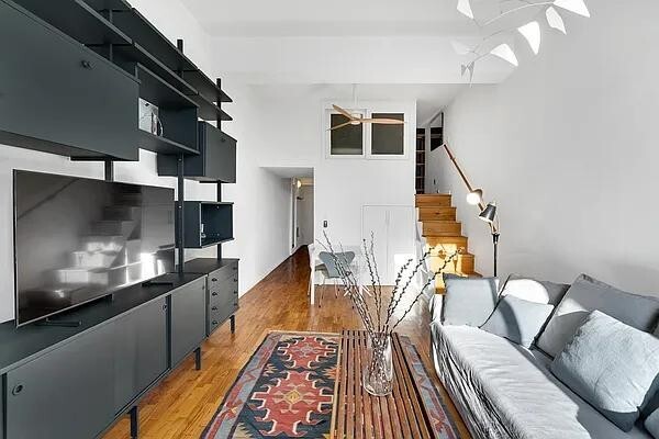 Foto principal - 310 E 23rd St
