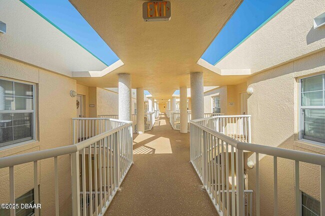 Foto del edificio - 4650 Links Village Dr