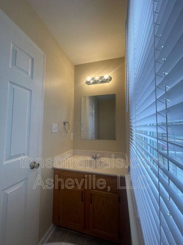 Building Photo - 16-B Evergreen Avenue