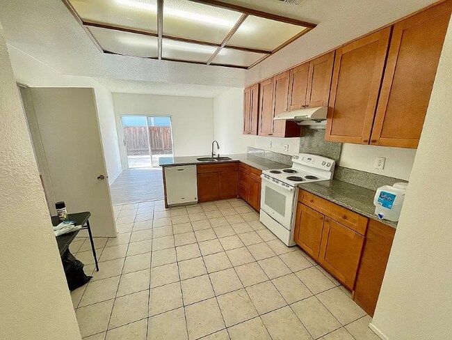 Foto del edificio - 1979 Linden Ln