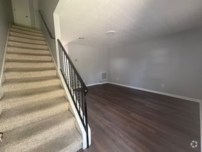 Building Photo - 110 Townhouse Dr