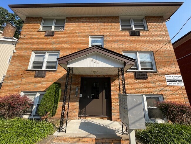 Foto del edificio - 824-828-832 Grove St