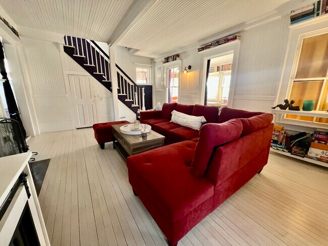 Foto del edificio - 624 Vineyard Point Rd