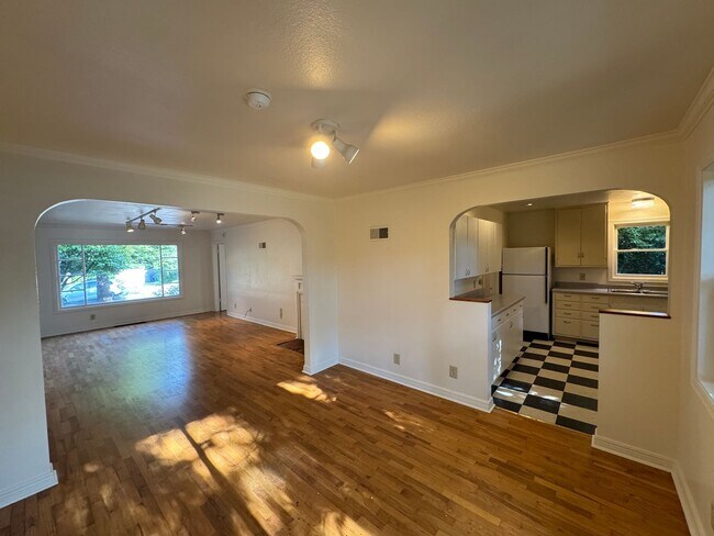 Foto del edificio - 3 Bedroom House in Southwest Eugene