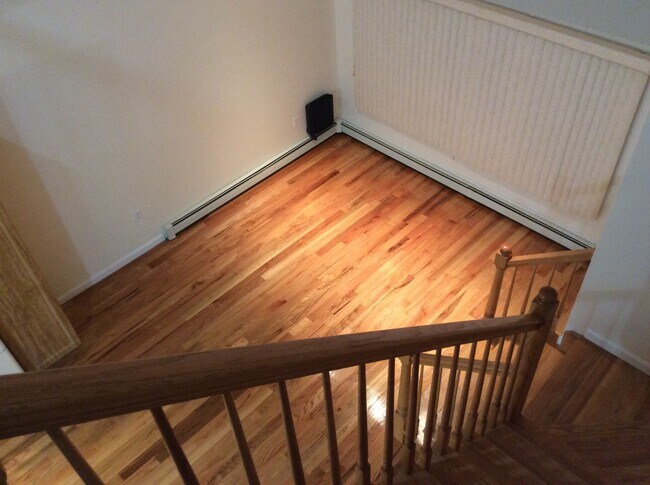 Foto del edificio - 98 Leslie Ave