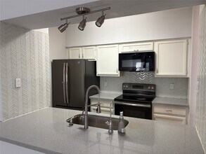 Building Photo - 9850 Pagewood Ln