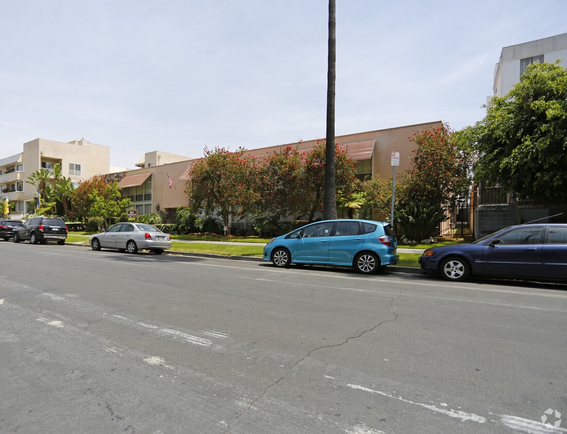 514 S Gramercy Place N - 514 S Gramercy Pl N