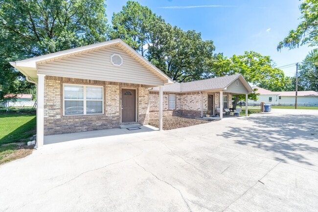 Building Photo - Mussett Rd Duplex