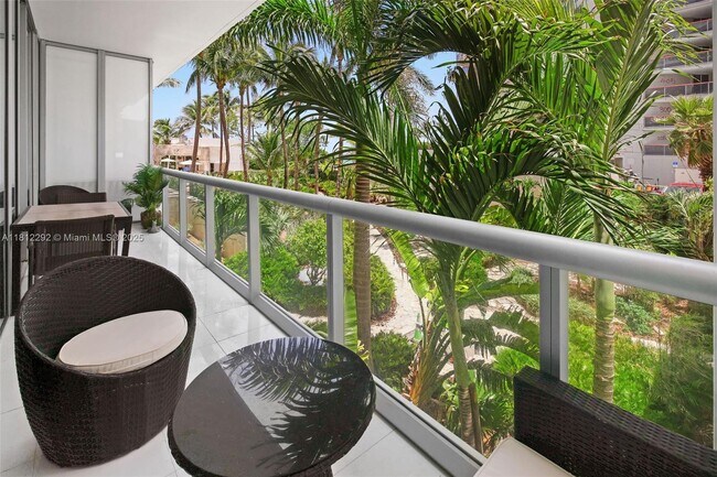 Foto del edificio - 6799 Collins Ave