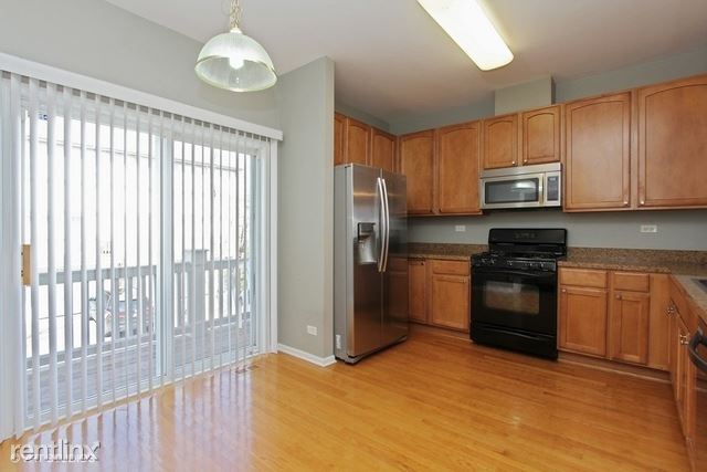 Foto del edificio - 2 br, 2.5 bath Townhome - 1030 N Claremont Dr