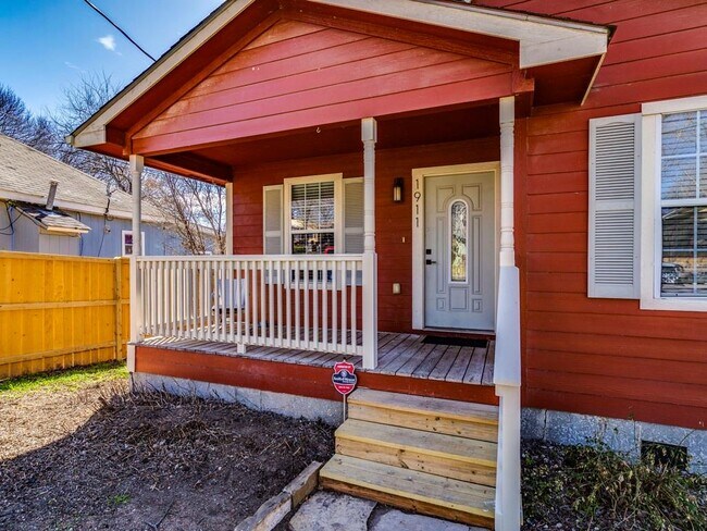 Building Photo - 1911 E 8th St