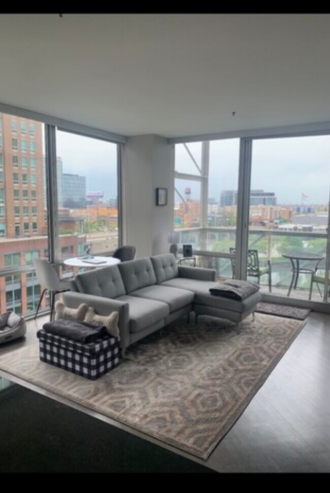 653 N Kingsbury St Unit 801, Chicago, IL 60654 Condo for Rent in Chicago, IL