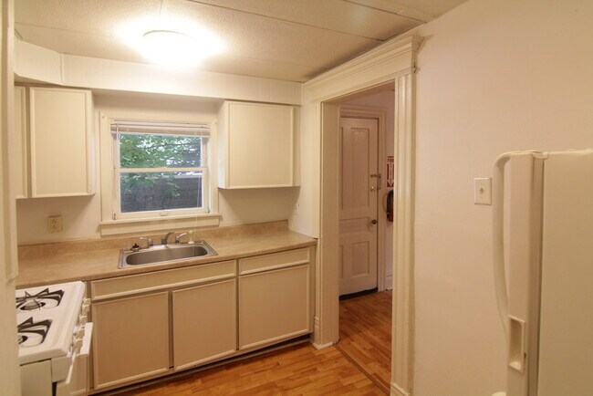 Photo - 422 Franklin Ave Apartments