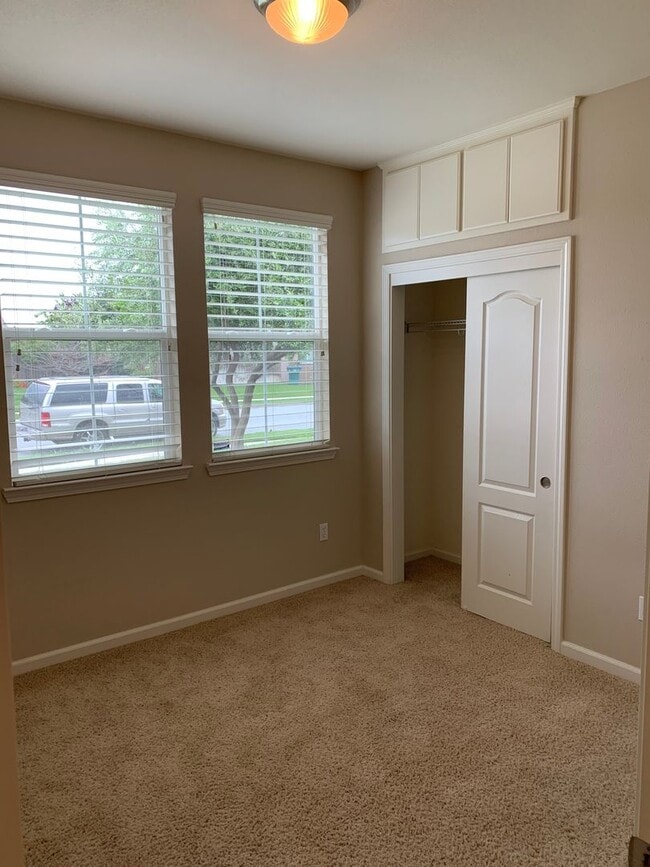 Building Photo - Tulare home coming soon!