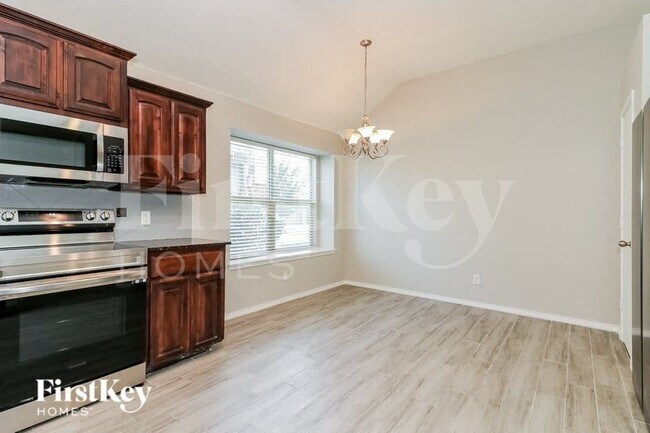 Foto del edificio - 500 Stone Crossing Ln