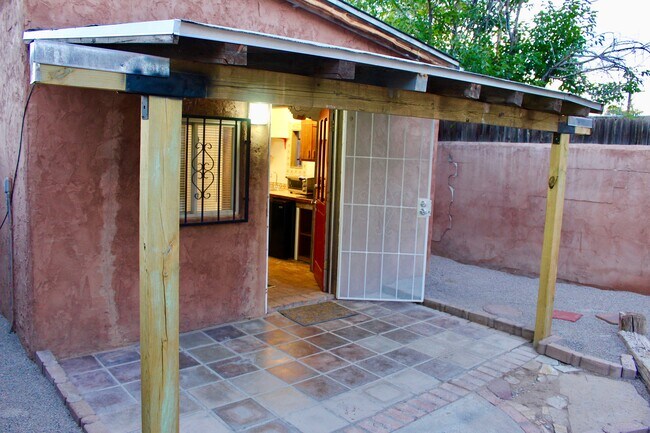 ¡Adelante! - 307 Stanford Dr SE