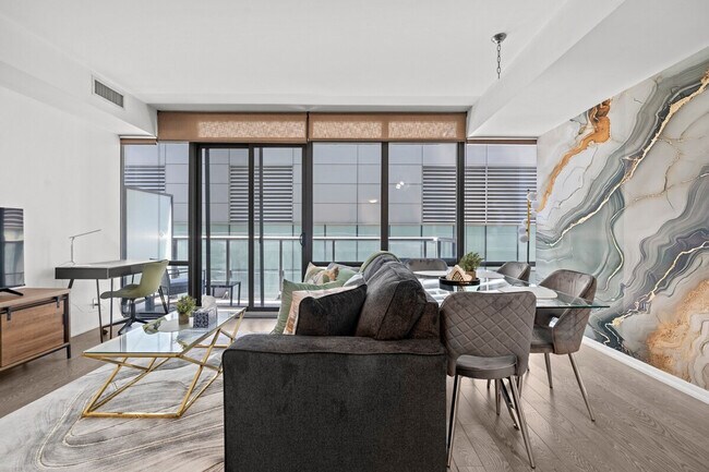 Building Photo - 832 Bay St.