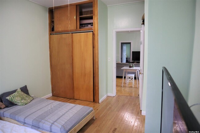 Foto del edificio - 80-11-80-87 87th Rd